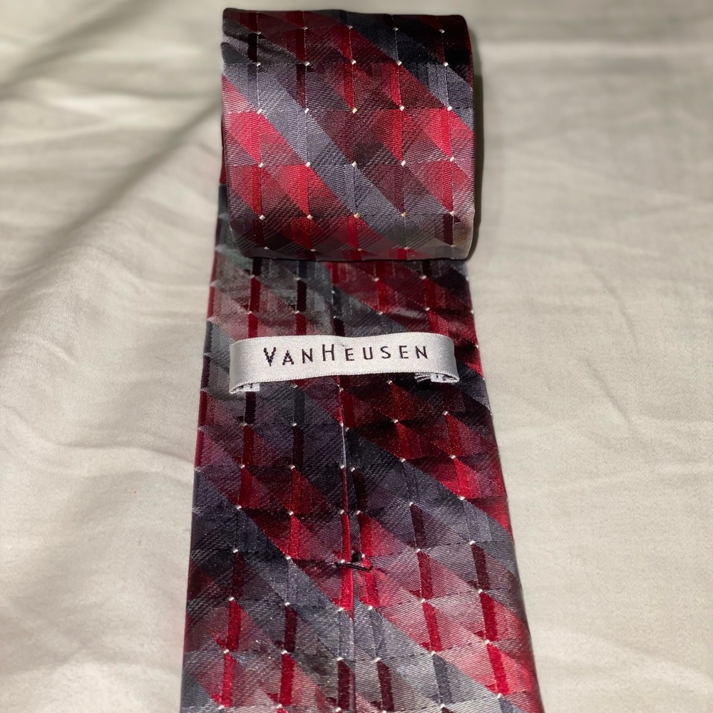 Van Heusen tie